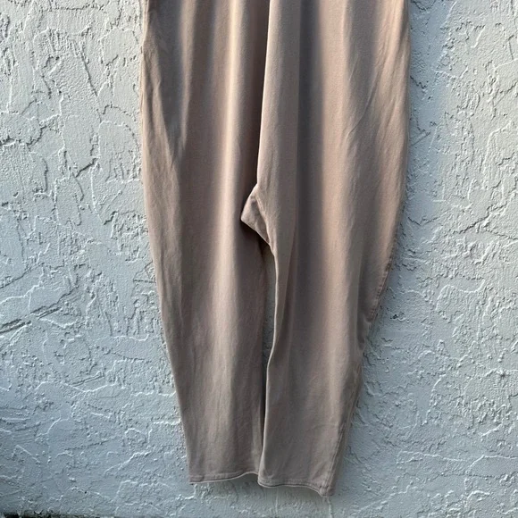 FP Movement Hot Shot Jumpsuit Romper XS Pocket Yoga Lounge Relaxed Boho Neutral - Picture 7 of 8